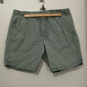 GAP Only worn a few times, drawstring shorts.
